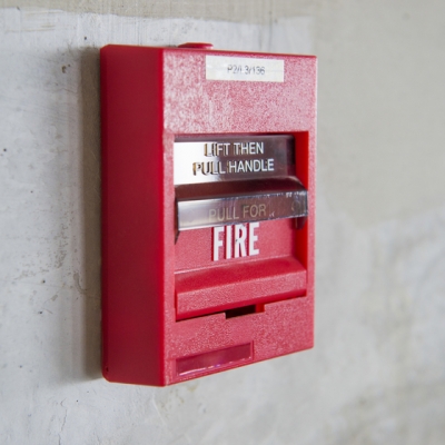 Por que fazer testes periódicos de sistemas de alarme de incêndio?